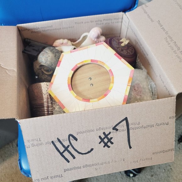 Pink Yellow & Orange Shell (?) and Wood Table Top Round Photo Picture Frame - Picture 8 of 8